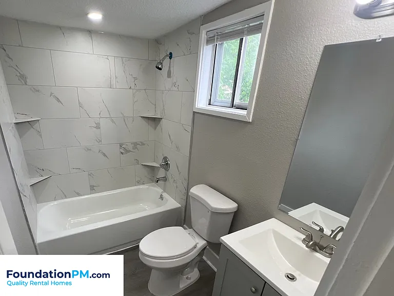 790 S Pkwy E — Photo 11