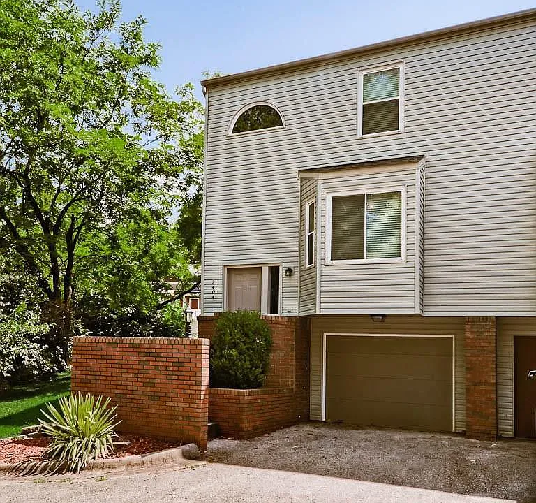 2404 N Bronze Tree Dr
