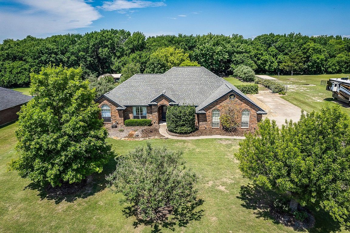 2951 Eagles Nest Ct, Midlothian, TX 76065 | Zillow