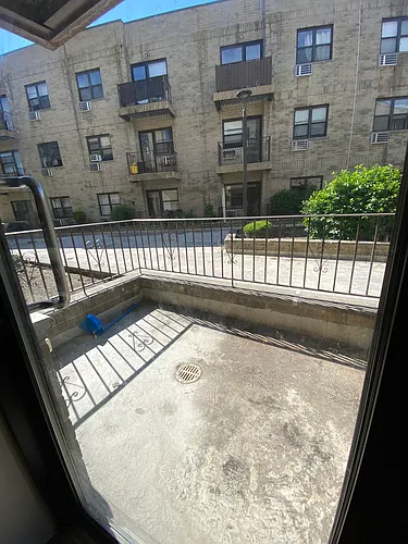 44 Hilton Ave Photo 1