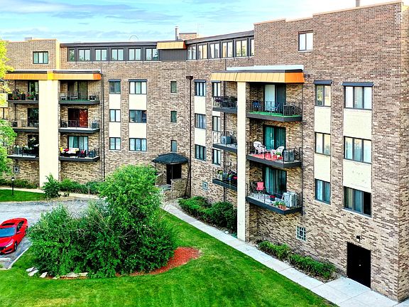 2nd image of 7100 W 95th St APT 303D