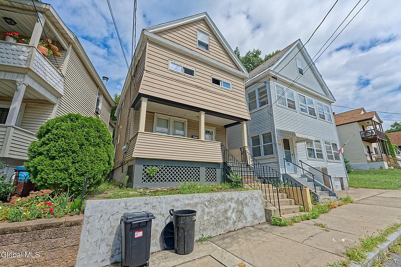3rd image of 521 Manhattan Street