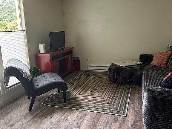 5th image of 845 Woodbine Way