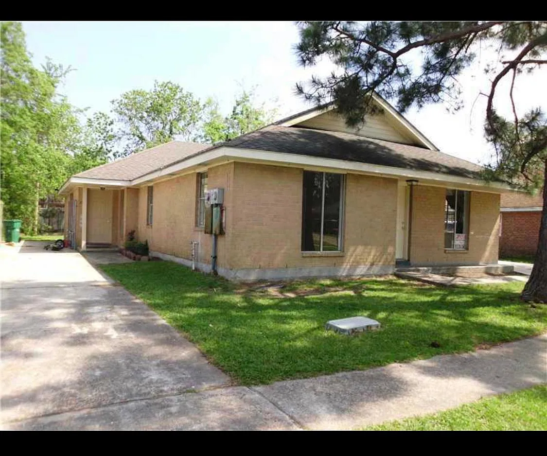 3 bed, 1195 sqft, $1,800 — Photo 1