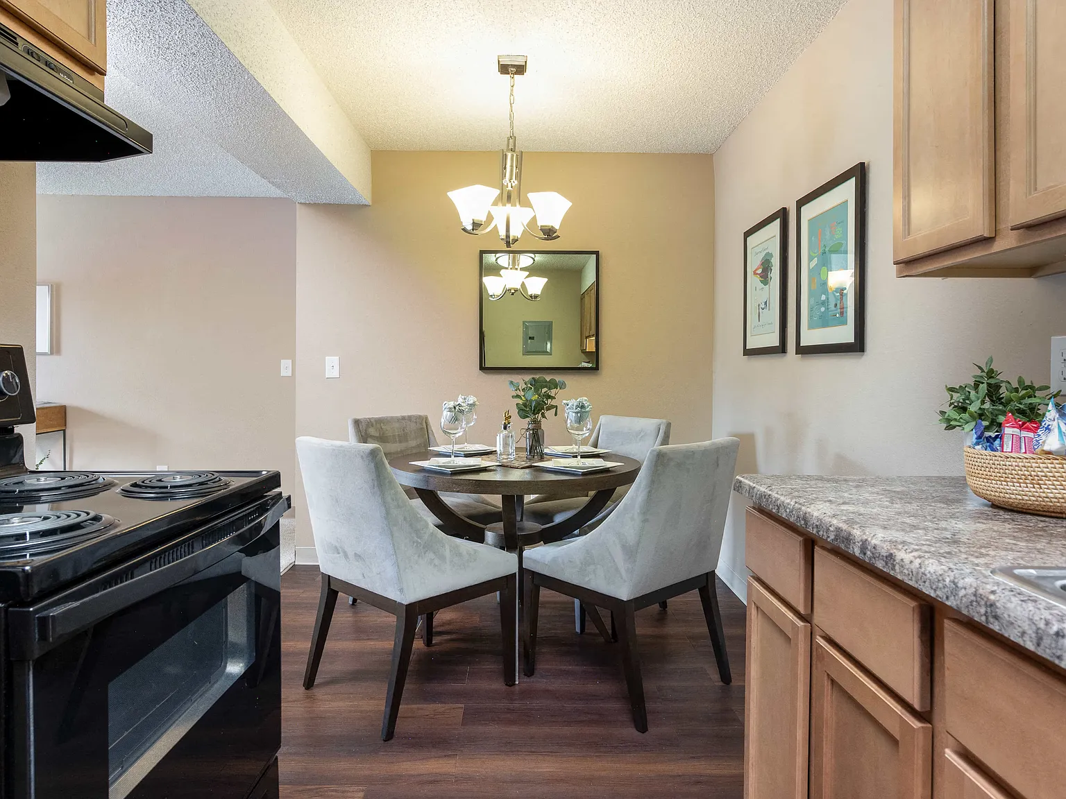 Wentworth Apartments — Photo 2