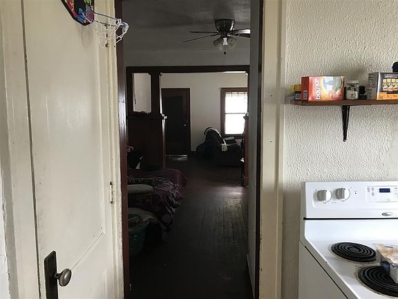 4th image of 310 W 6th St