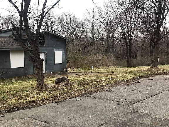 3rd image of 5908 Cypress Pl