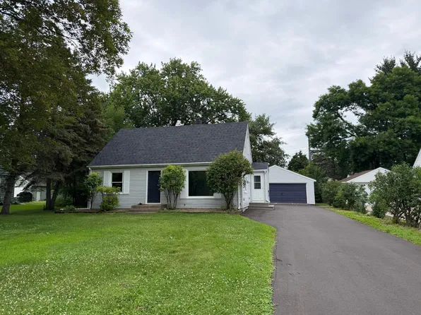 1051 Burke Ave W, Roseville, MN 55113