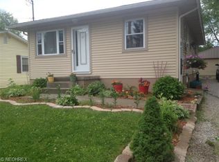 27 Williams Ave, Mogadore, OH 44260