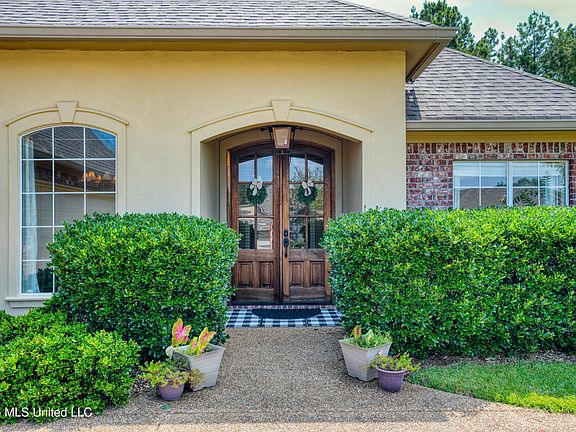 2nd image of 125 Baileys Ridge Cir
