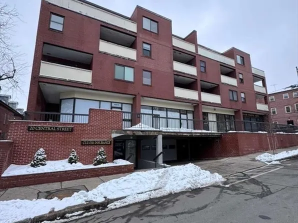 20 Central St APT 215, Salem, MA 01970