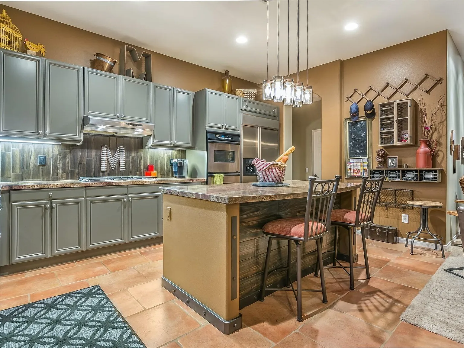 4 bed, 3346 sqft, $8,000 — Photo 3