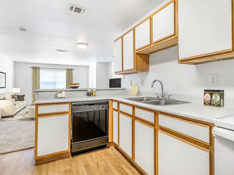 Las Villas De Leon Apartments — Photo 17