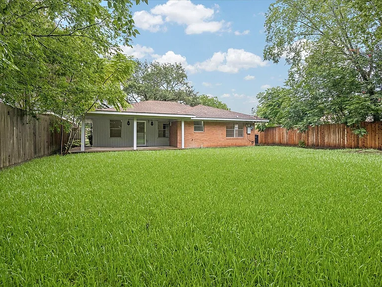 4029 McDermed Dr — Photo 5
