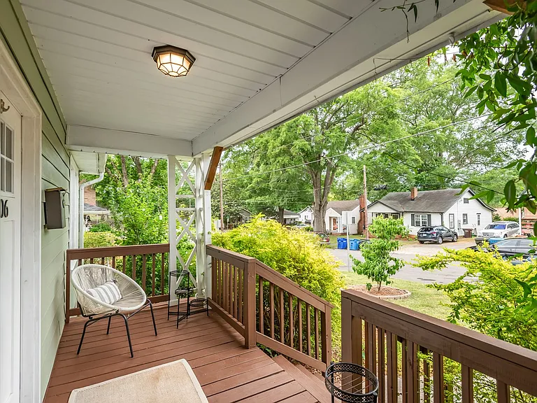 506 N Maple St — Photo 3