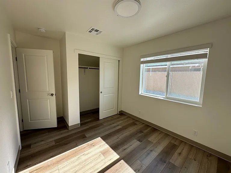 927 W Franklin Ave #B — Photo 13