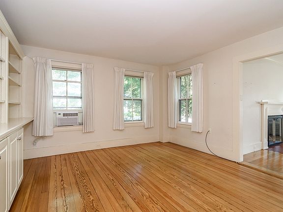 4th image of 29 Cottage St