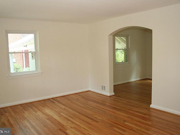 4th image of 305 N Emerson St