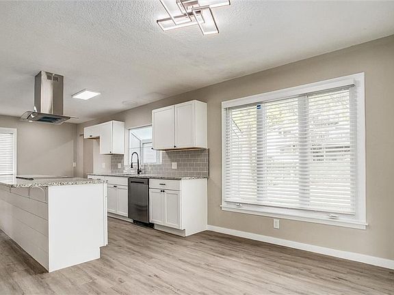 5th image of 1120 NE 97th Pl