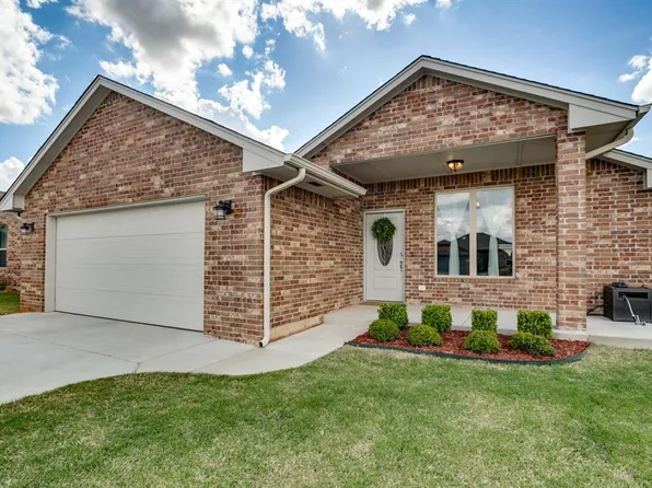 1109 S Colt Ln, Mustang, OK 73064