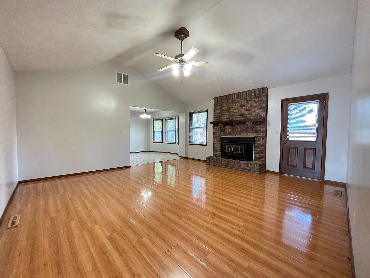 3 bedroom in center springfield — Photo 4