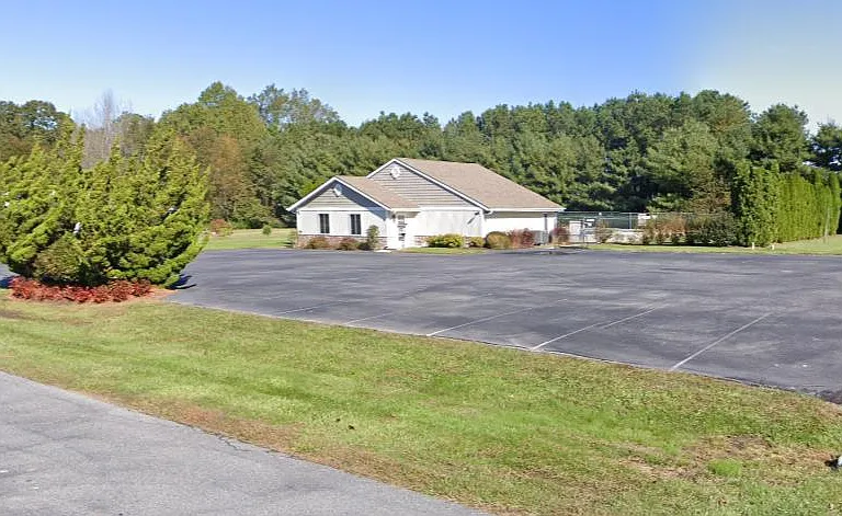 Clubhouse is just around the corner. Pool is behind, and this is the school bus stop. Tenants can use the clubhouse for gatherings.