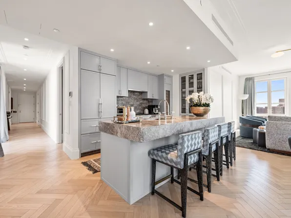 250 East 21st Street image 4 of 24