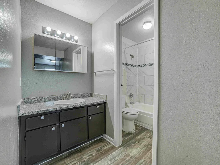 Ashford Santa Cruz Bathroom