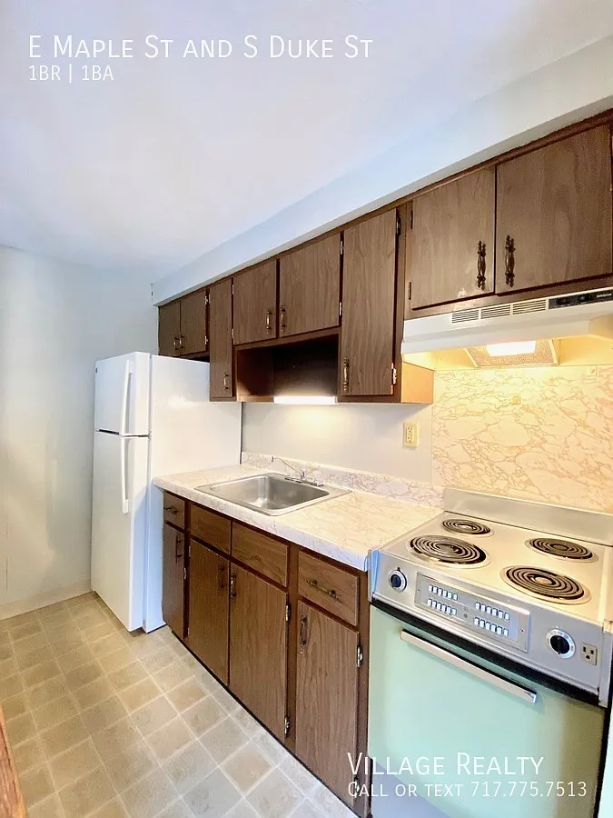 Few steps! Cozy end-unit 1-Bed apartment with balcony! — Photo 3