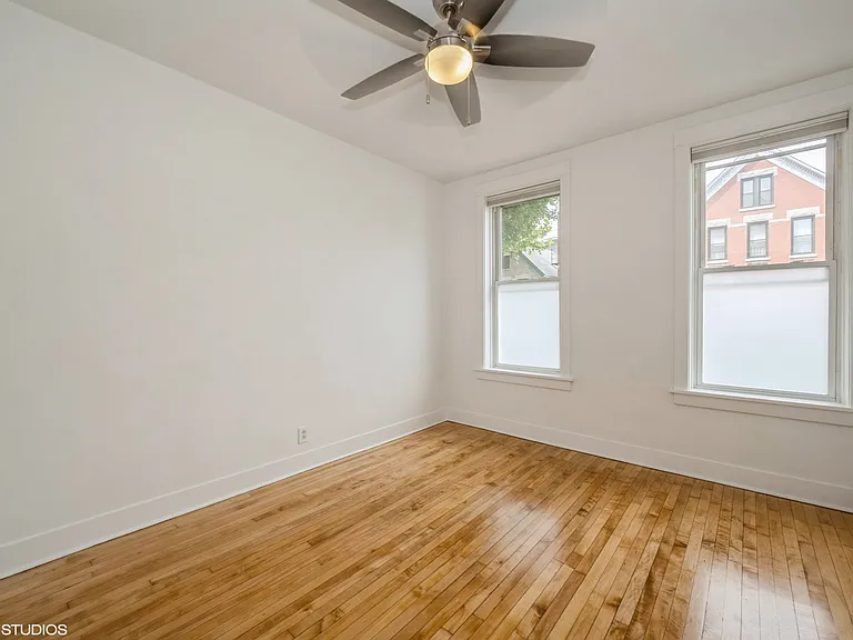 2045 N Winchester Ave #1F — Photo 4