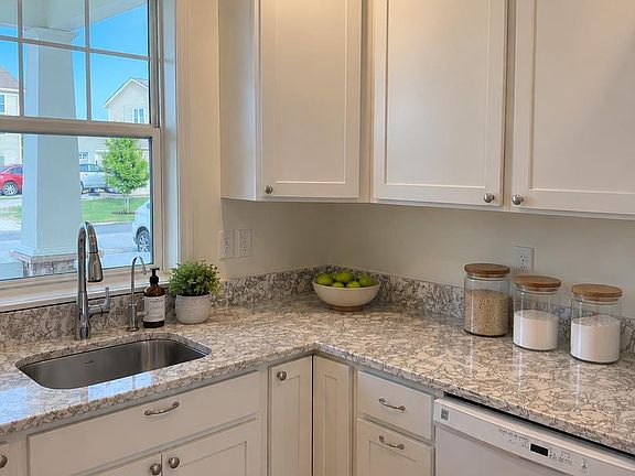 5th image of 2134 Diamond Ln
