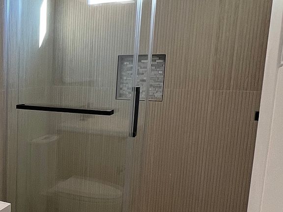 5th image of 18630 Crabtree Ave #2