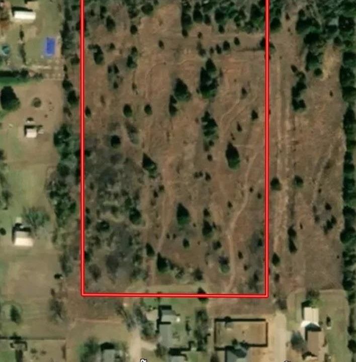 2nd image of 123 Whispering Hills Dr