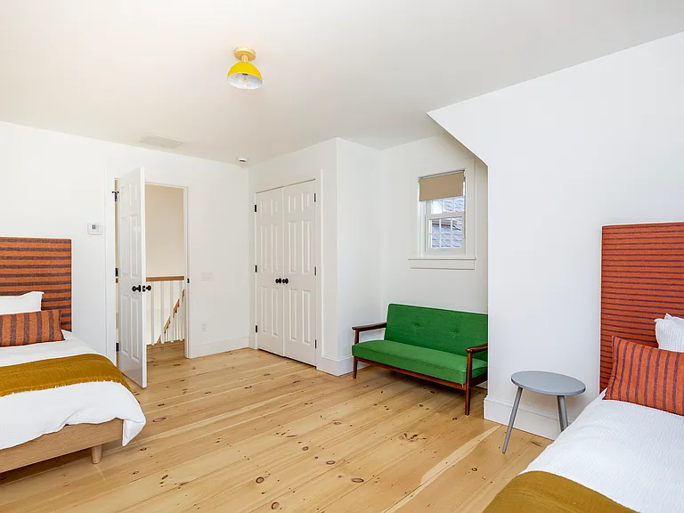 212 Meadows W — Photo 24