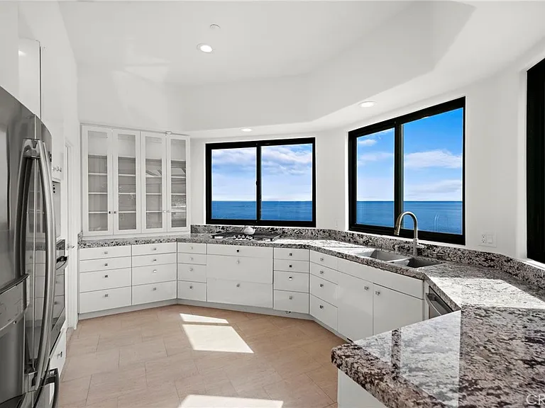 715 Oceanfront Front — Photo 8