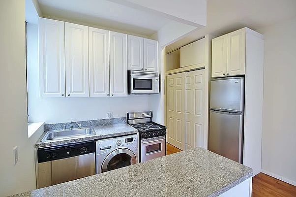 1st image of 1376 1st Ave APT 10