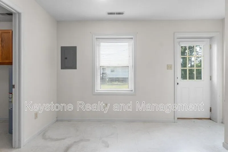 2 bed, 1.5 bath, 1235 sqft, $900 — Photo 4
