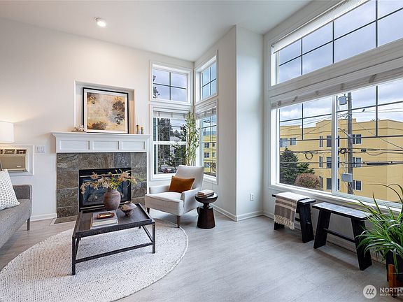 3rd image of 1820 Franklin Avenue E