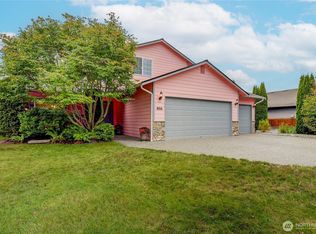806 Darwins Way, Granite Falls, WA 98252