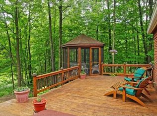 21750 Natasha Ln, South Lyon, MI 48178