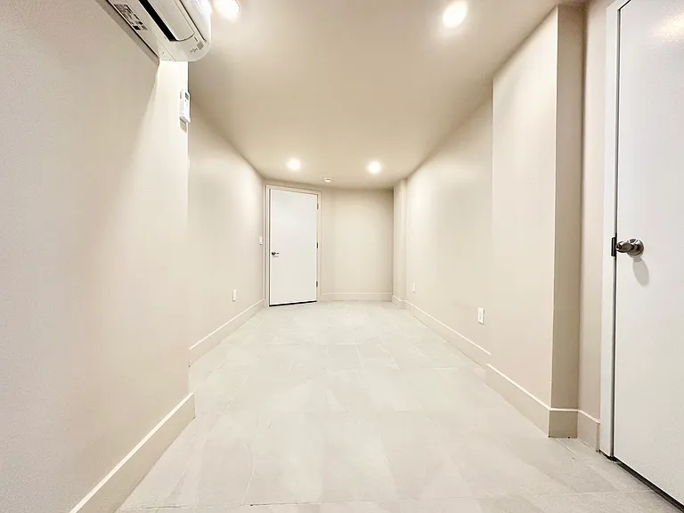 1381 Jefferson Ave #1AB — Photo 11