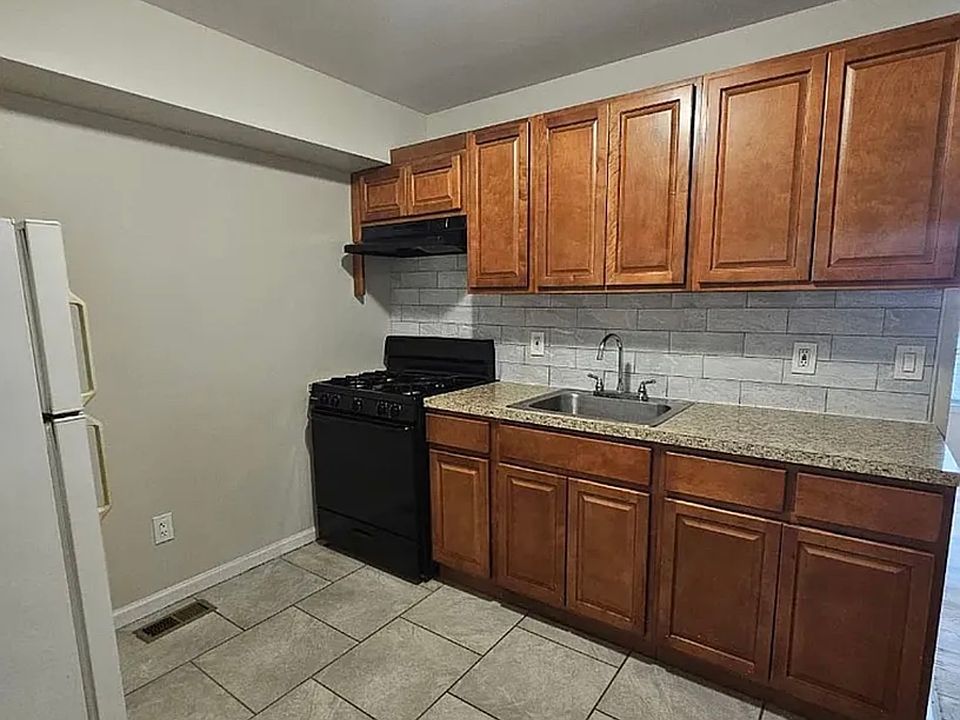 1st image of 677 S 14th St Fl 1
