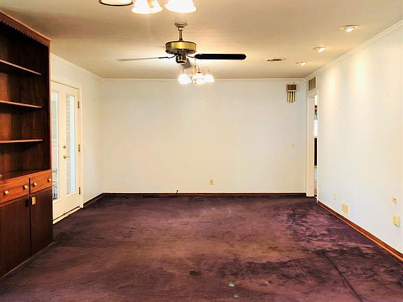 5th image of 701 E Hayes Ave