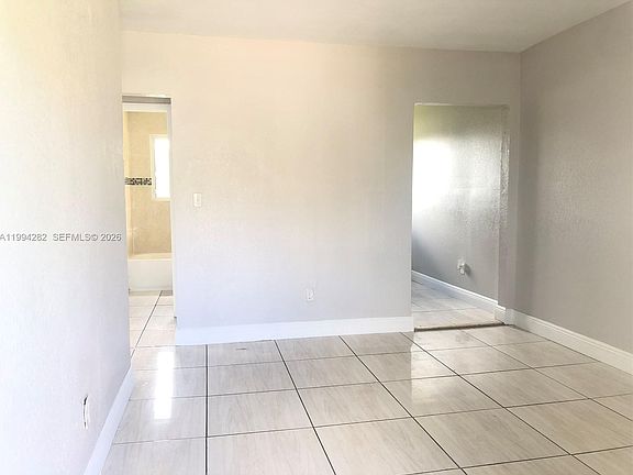4th image of 1940 Washington Ave APT 11
