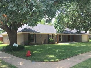 1100 Robin Hood Ln, Norman, OK 73072