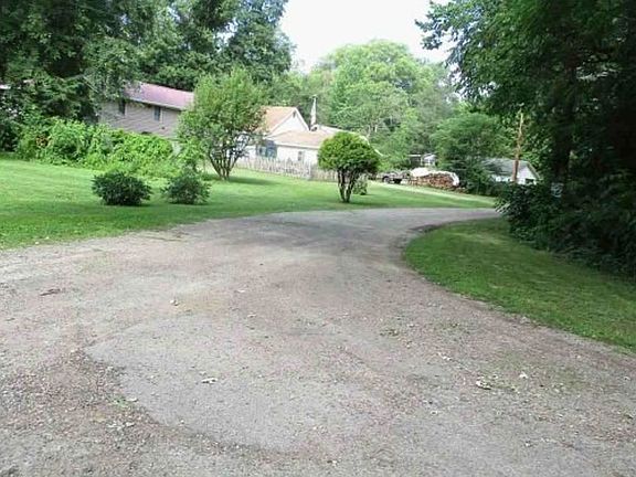 Exterior Neighborhood (street photo)