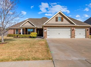 5622 Nottingham Pl, Bartlesville, OK 74006