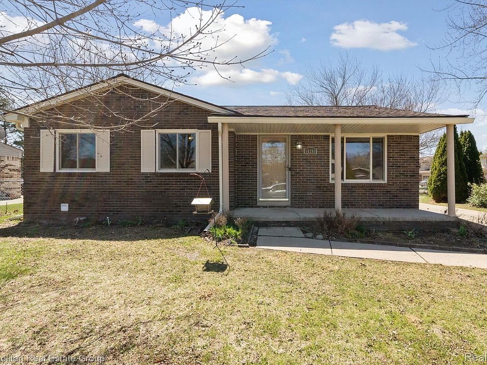 1st image of 18289 N Oak Dr