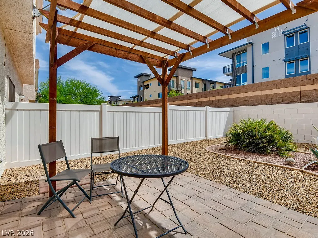 2 bed, 2.5 bath, 1167 sqft, $1,600 — Photo 3
