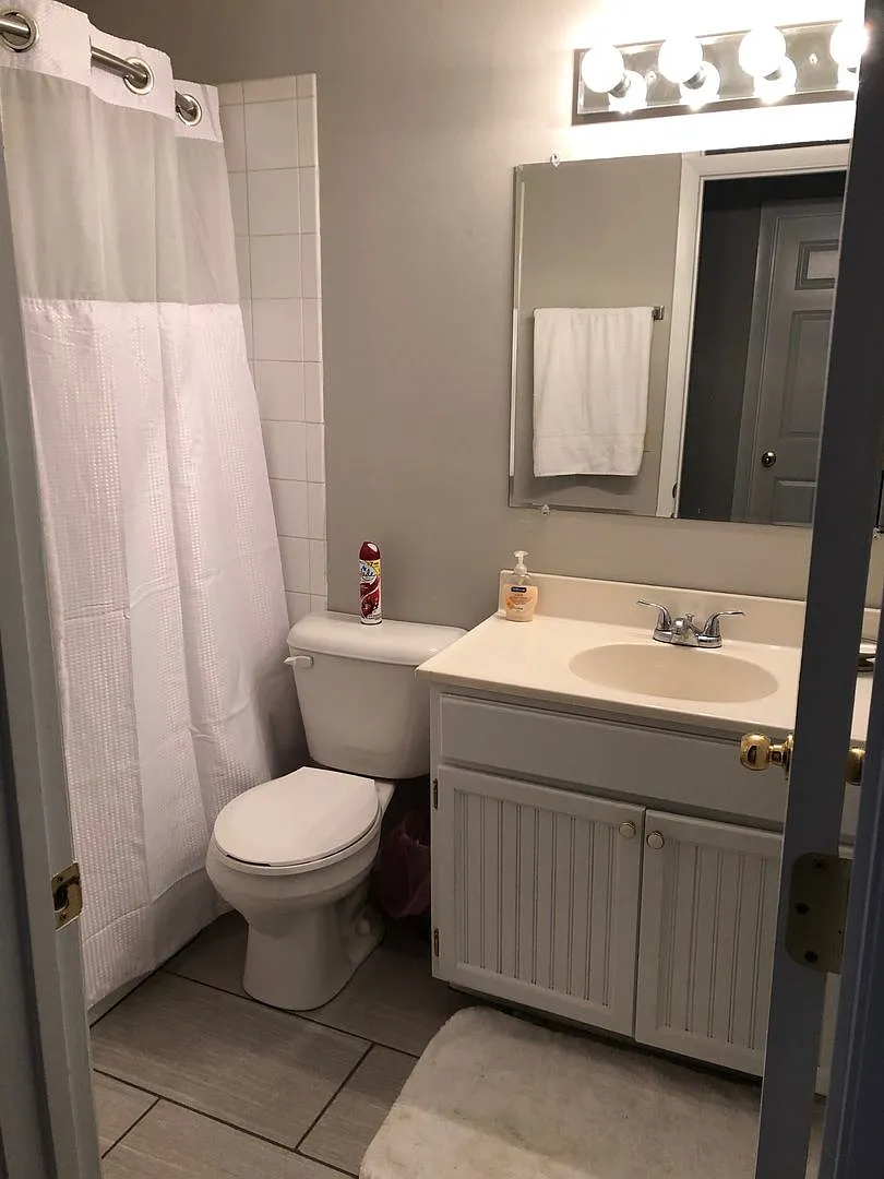 Charming 5 BD/3 BA down the street from Kelley and Luddy! — Photo 3